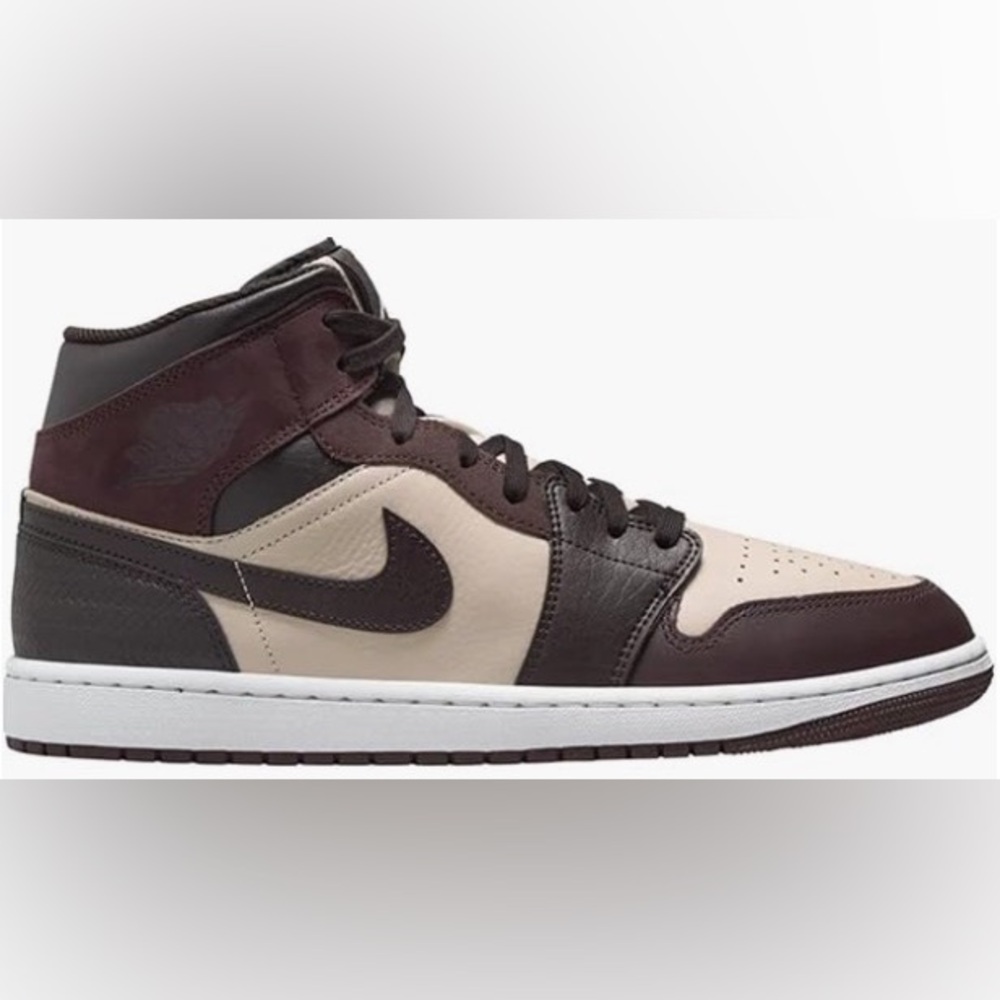 Men’s Nike Air Jordan’s mid tops size 11